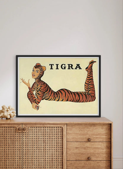 Affiche Tigra cigarettes Pin-Up Tigre Vintage affichevintagefrance